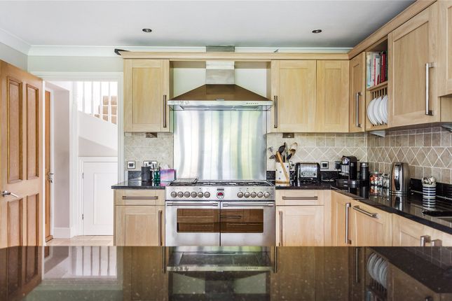 3, Old Oak Gardens, Horsell photo 4