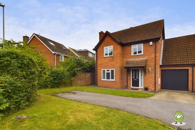 Link-detached house for sale in Gloucester Drive, Basingstoke, Hampshire