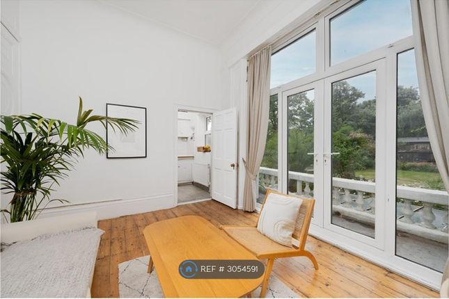 Grove Court, Larkhall Rise, London photo 2