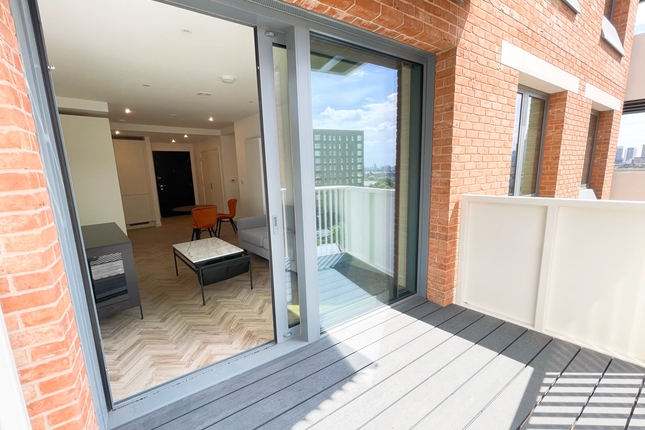 Thumbnail Flat to rent in Makers Yard, London