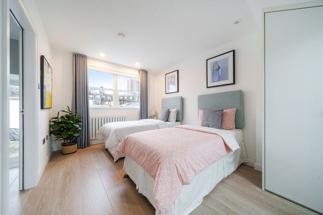 Flat to rent in Sterne Street, London