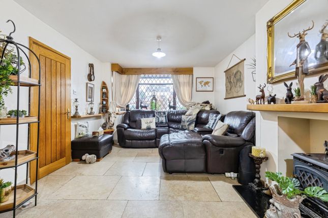 51, Norton Hill Drive, West Midlands photo 2