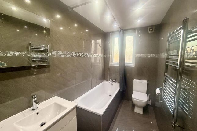 53a, Dowanhill Road, London photo 5