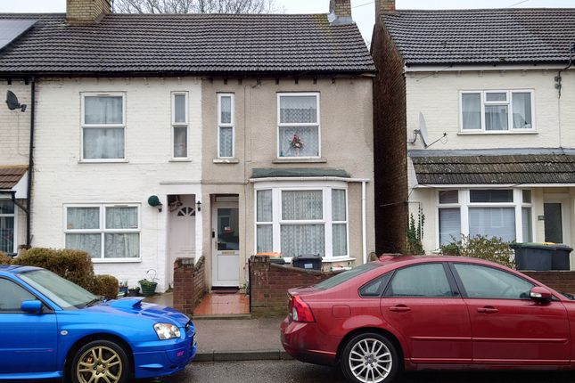 Terraced house to rent in Beatrice Street, Bedford