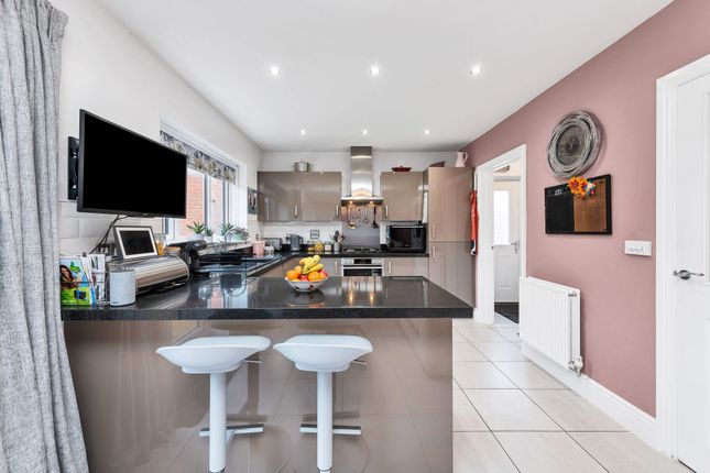 5 Glebe Drive, Newmarket photo 4