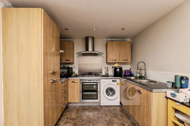 21, Murray Avenue, Leeds photo 3