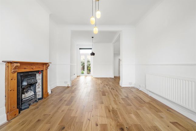 Flat to rent in Hurstbourne Road, Forest Hill
