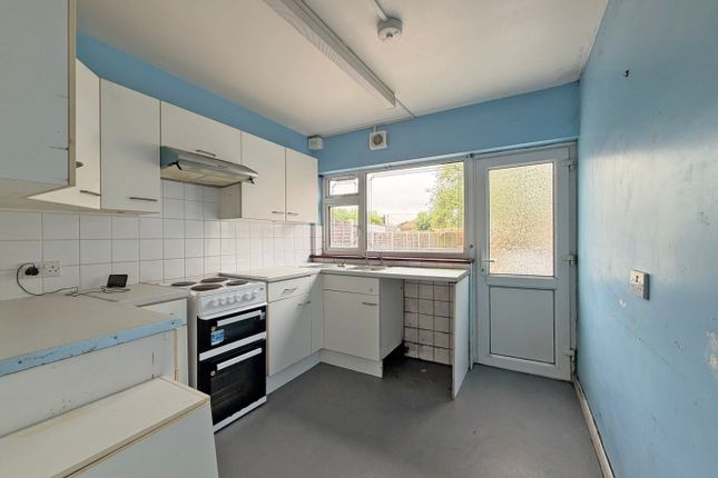 53 Church Road, Hadleigh, Essex photo 2