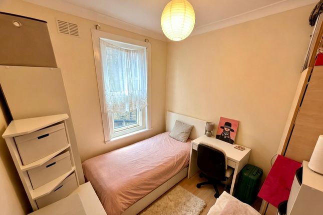23, Hardwicke Road, Southgate photo 3