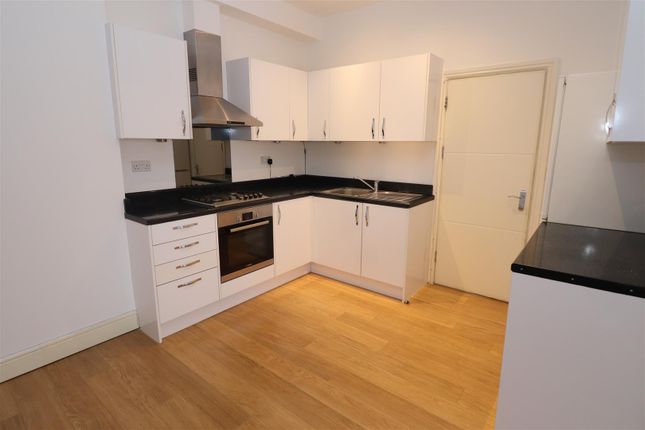 Flat 2, 164, Golders Green Road, London photo 4