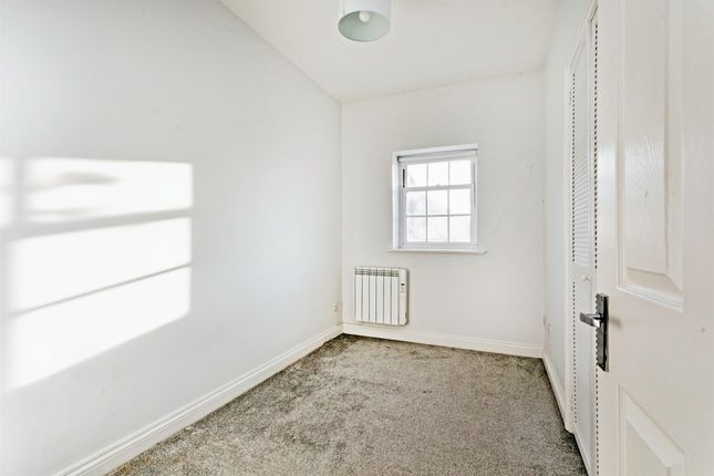 Flat 12, Buckingham photo 2