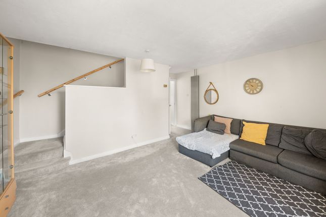Flat 12, Wellington House, The Farmlands, Northolt photo 4