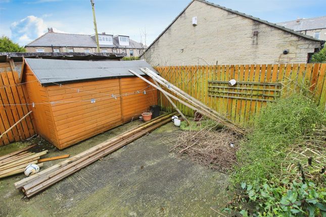 Town house for sale in Moore Avenue, Bradford