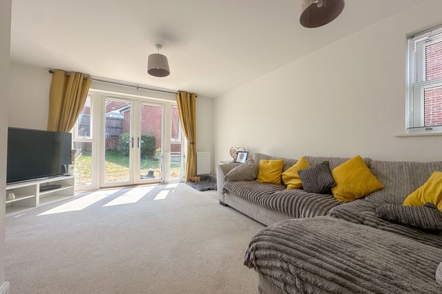 24 Bazeley Road, Waterlooville photo 4