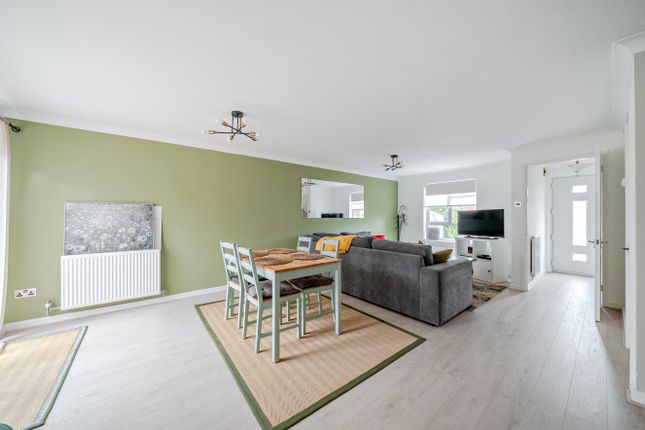 318, Headley Road East, Reading photo 2