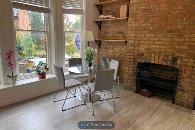 Flat, Royal Parade, Richmond photo 2