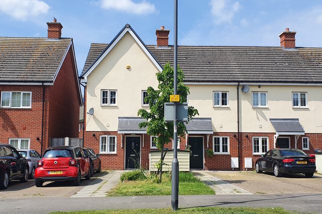 End terrace house for sale in Wentworth Avenue, Slough