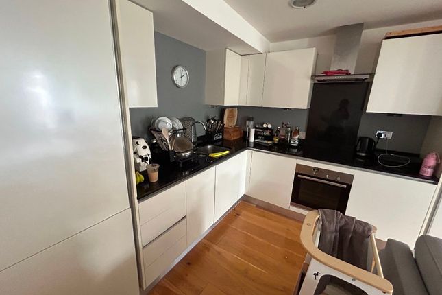 2, Vantage Apartments, London photo 2