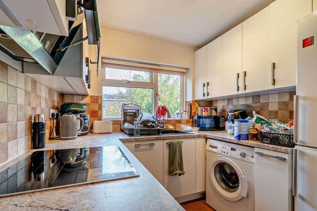 8, Audley Court, Pinner photo 3