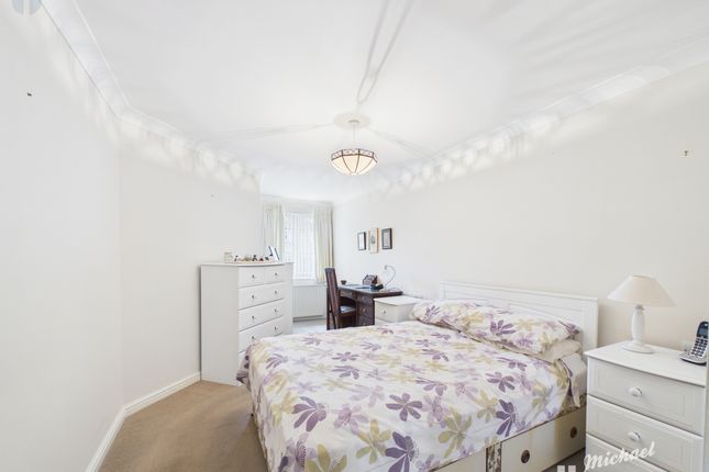 24 Pearl Court, Aylesbury photo 2
