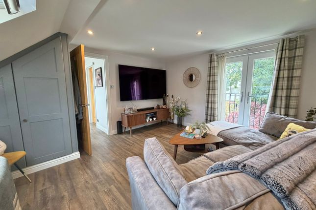 18, Knights Way, CAMBERLEY photo 4