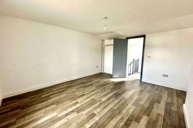 Flat to rent in Bradford Lane, Walsall Town Centre, Walsall