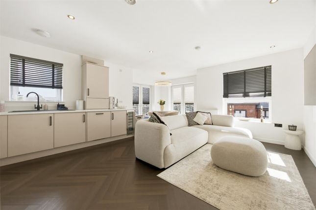 Flat 3/3, 15, Water Tower Court, Glasgow photo 3