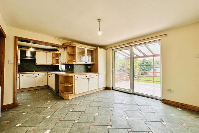12, Melton Avenue, Leicester photo 3