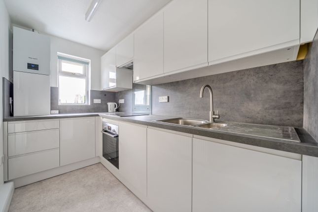 7, Falcon Close, Fareham photo 3