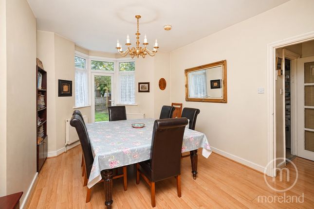 25, Garrick Avenue, London photo 4