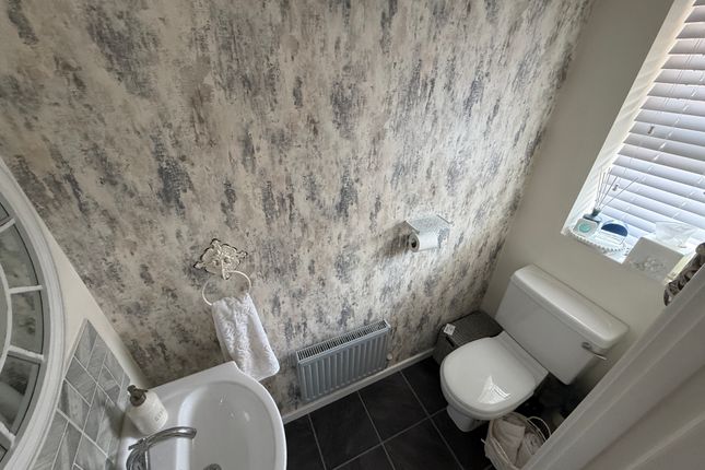 28, Foxtail Way, Cannock photo 3