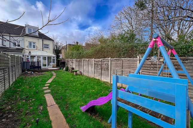 First Avenue, West Molesey photo 2