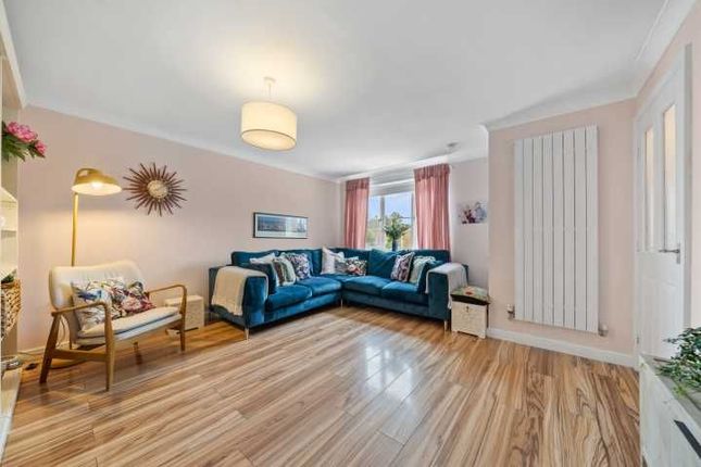 4 Borthwick Place, Glasgow photo 2