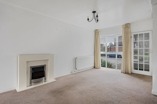 12 Meadow Close, Welham Green photo 4