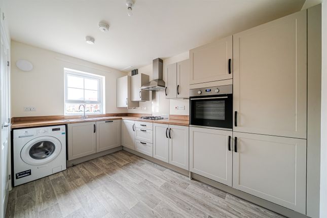 40, Red Deer Field, Sutton-In-Ashfield photo 2