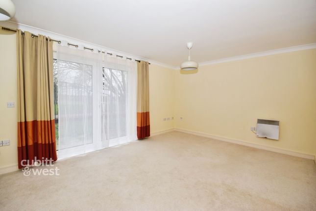 Flat 1, Wheatcroft Court, Cleeve Way, Sutton photo 2