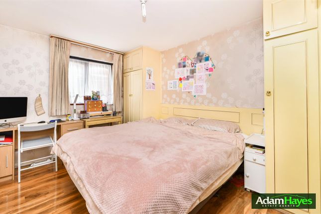 Flat 4, Barclay Court, Dale Grove, London photo 3