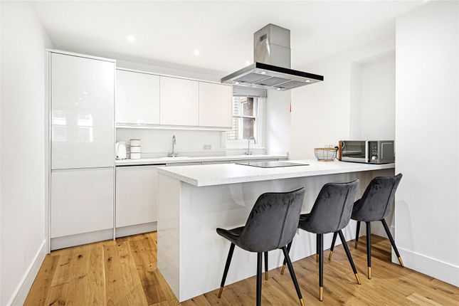 Flat 4, 36-40, Hallam Street, London photo 4