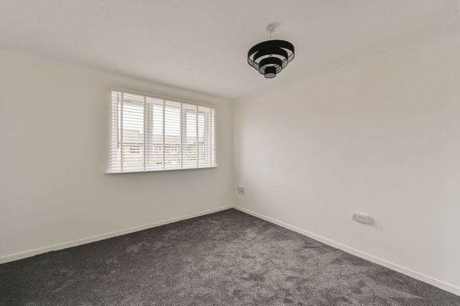 Goodwin Close, Mitcham photo 4