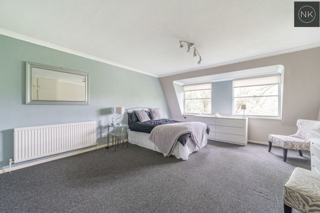 End terrace house for sale in Woodford Road, South Woodford, London