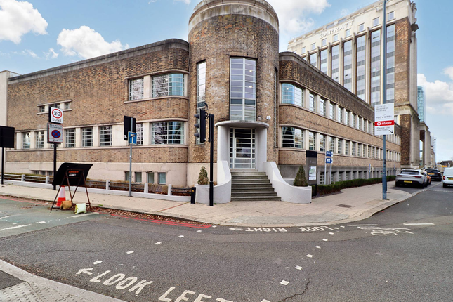 Office to let in Great West Road, Brentford