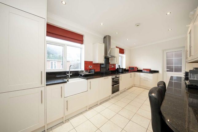 5, Downs View, Isleworth photo 3