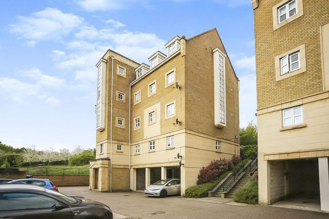 Thumbnail Flat for sale in Sandpiper Close, Greenhithe