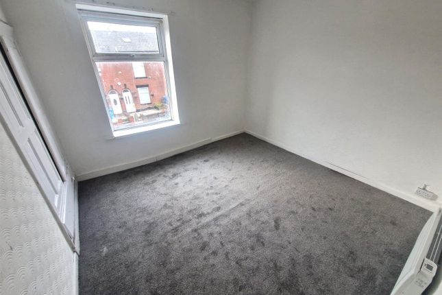 173, Roundthorn Road, Oldham photo 3