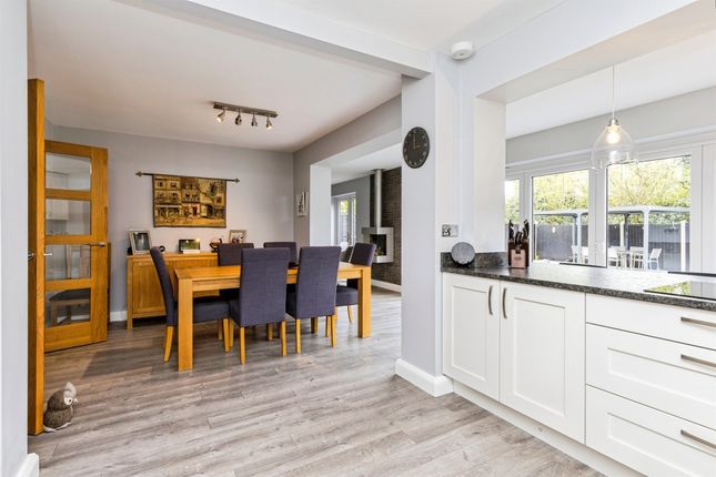13, High Oaks, Crawley photo 4