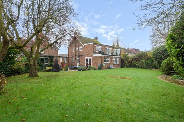 38, Minsterley Avenue, Shepperton photo 3
