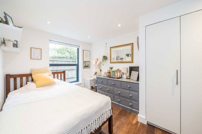 Flat 4, Saxonhurst, 77, Coleshill Road, Teddington photo 4