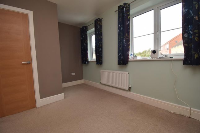 8, Springfield Drive, Wakefield photo 5