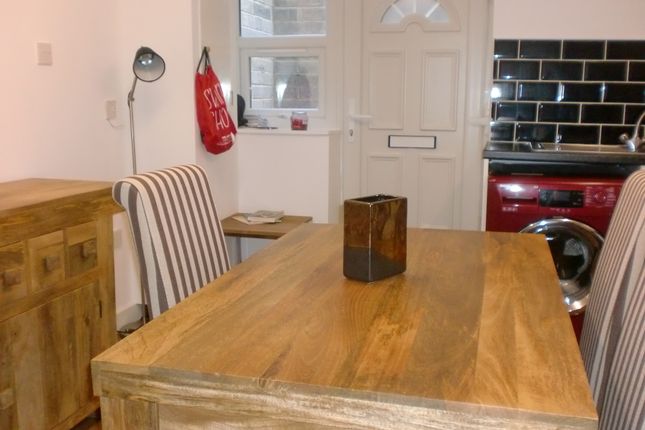 11, Village Place, Leeds photo 2