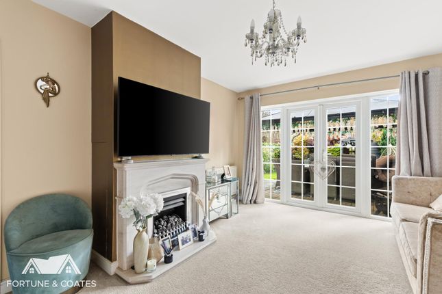 70, Collins Meadow, Harlow photo 2